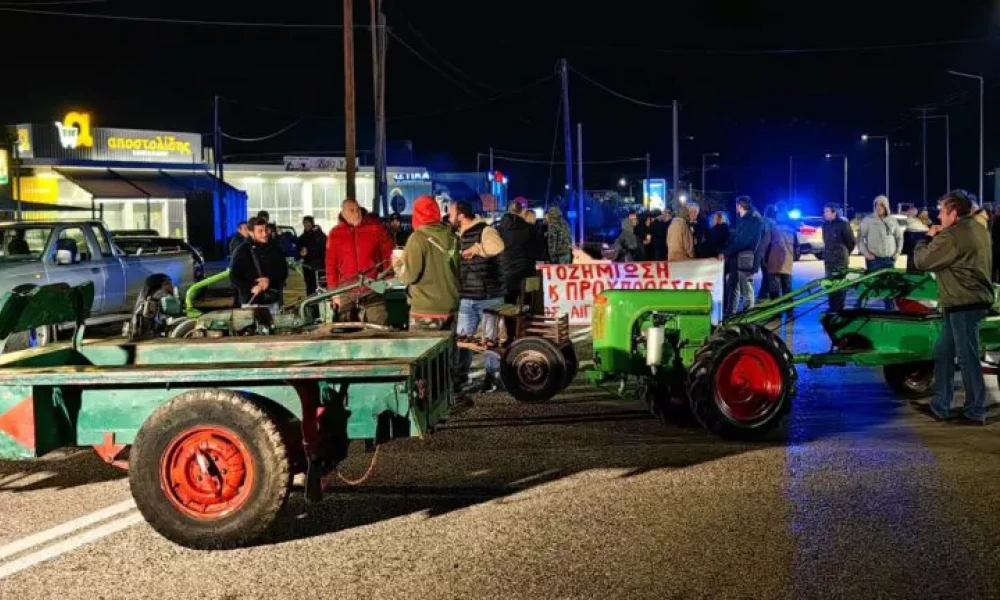 Εντείνουν τις κινητοποιήσεις οι αγρότες της Αιγιάλειας - Έκλεισαν για λίγη ώρα την παλαιά εθνική οδό Πατρών - Κορίνθου